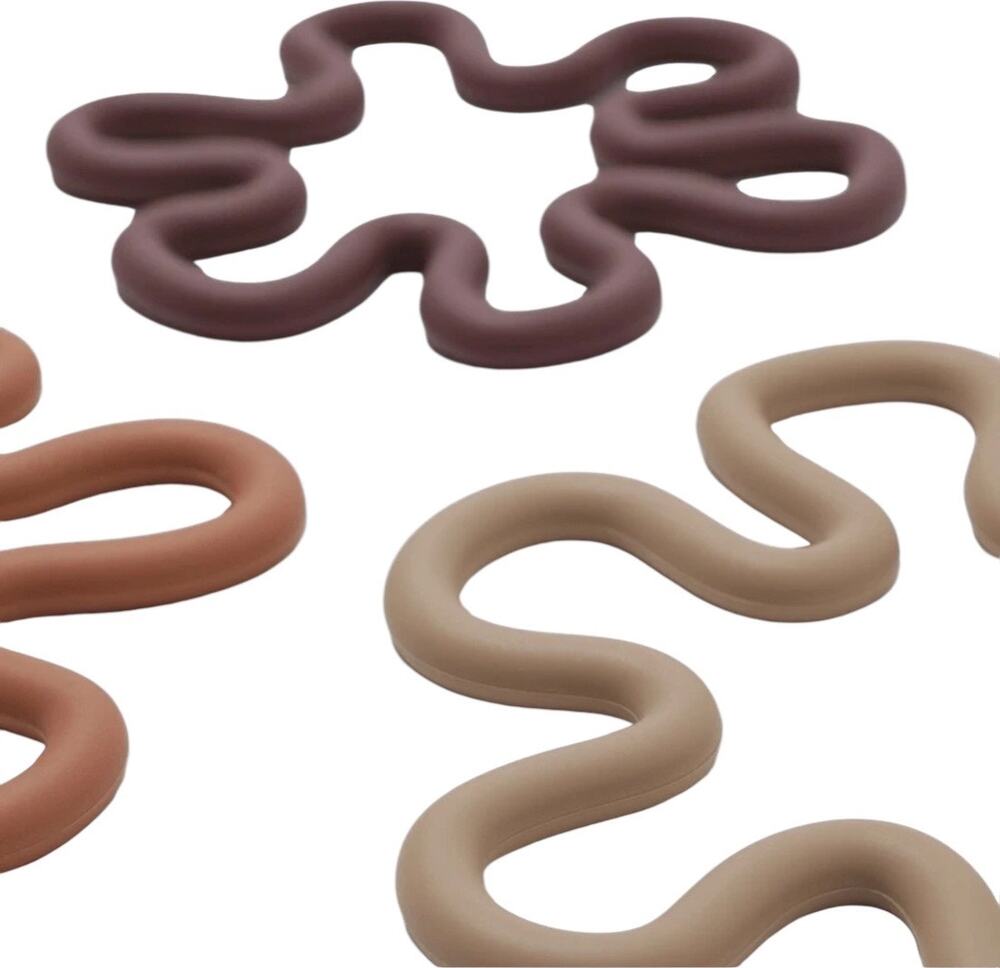 Darling Society Silicone Trivets Set Of 3.
2 large and 1 medium